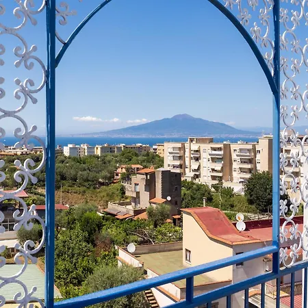 De Vivo Realty - Relais Mirage Apartment